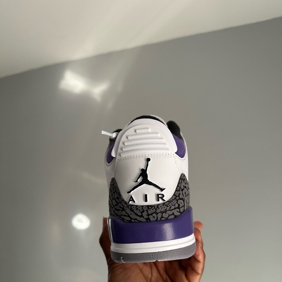 Air Jordan Retro 3s - NWB - Picture 5 of 9